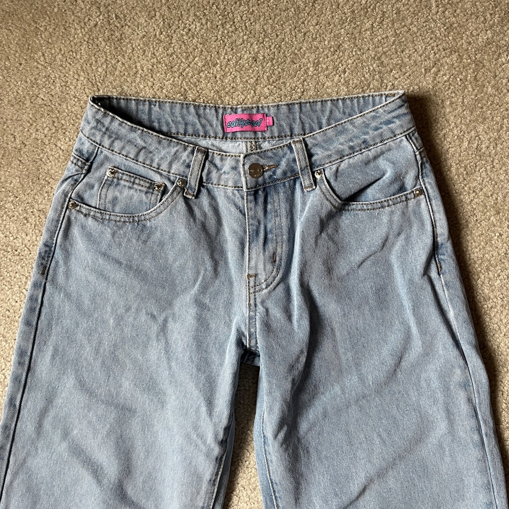 [SOLD] Like New Edikted Raelynn Petite Light Wash Low Rise Baggy Jeans